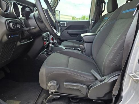 Used 2023 Jeep Wrangler Unlimited Rubicon 4xe w/ Cold Weather Group AWD/4WD image 8