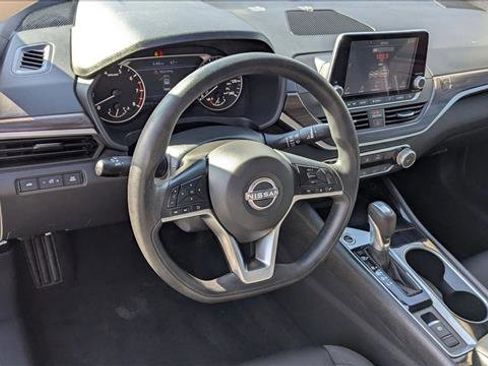 Used 2024 Nissan Altima 2.5 SV image 10