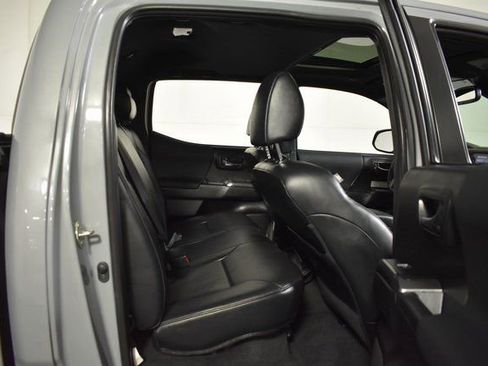 Used 2020 Toyota Tacoma TRD Off-Road w/ TRD Premium Off Road Package image 31