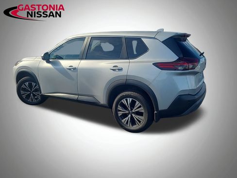 Used 2022 Nissan Rogue SV image 9