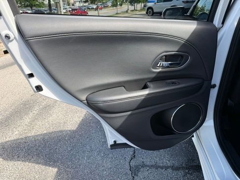Used 2020 Honda HR-V Touring image 30