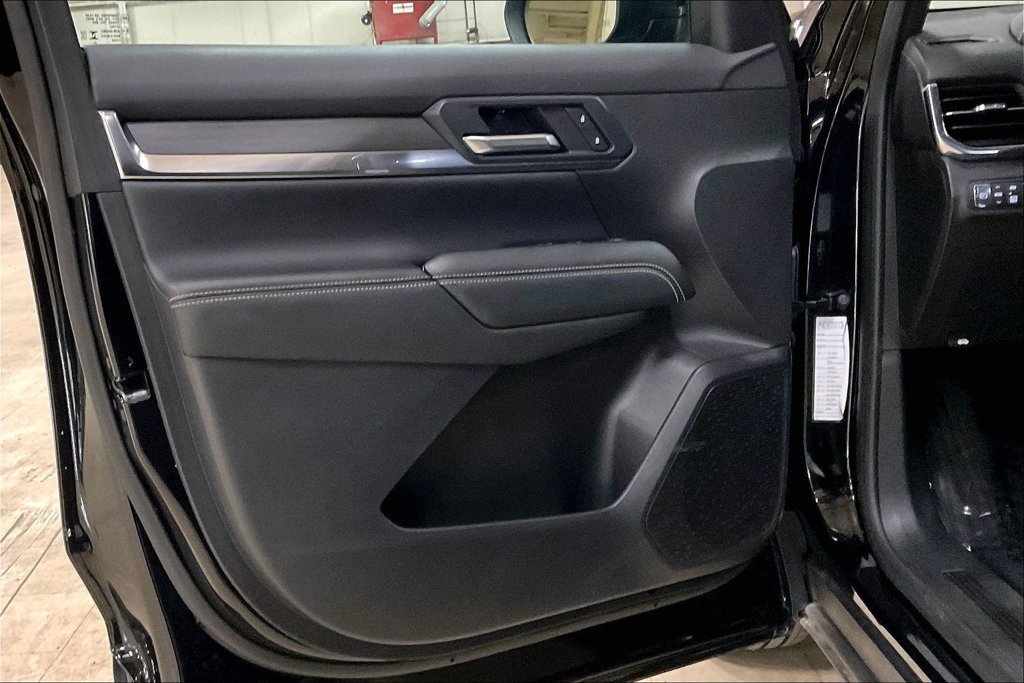 Used 2025 GMC Terrain Elevation AWD/4WD image 21