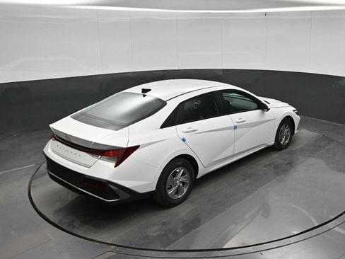 New 2026 Hyundai Elantra SE FWD image 30