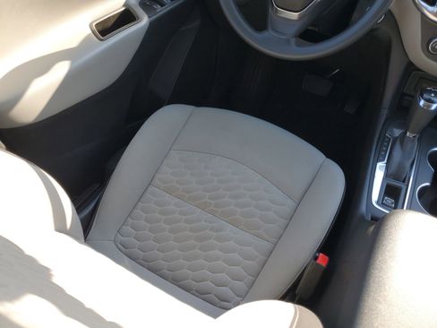 Used 2021 Chevrolet Equinox LS image 14