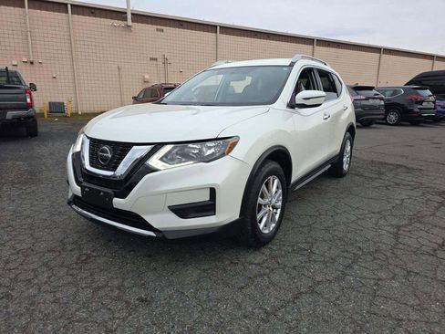 Used 2018 Nissan Rogue SV image 11
