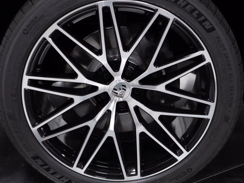 Used 2026 Porsche Macan AWD/4WD image 11