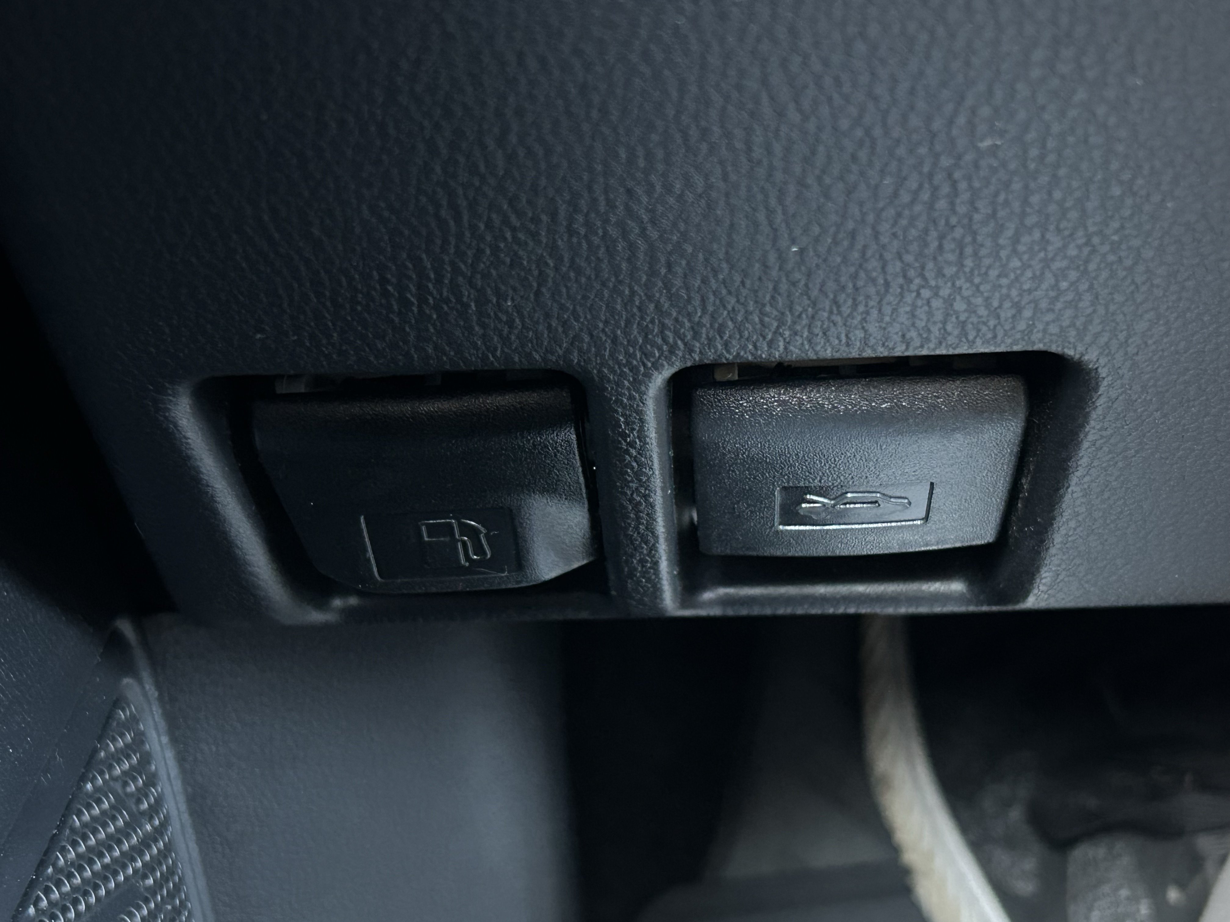 Certified 2025 Toyota RAV4 XLE AWD/4WD image 17