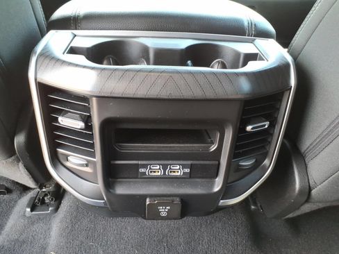 Used 2025 RAM 1500 4x4 Crew Cab image 18