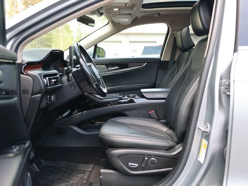 Used 2023 Lincoln Nautilus Reserve AWD/4WD image 19