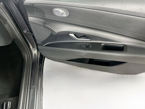 Used 2021 Hyundai Elantra SE image 29