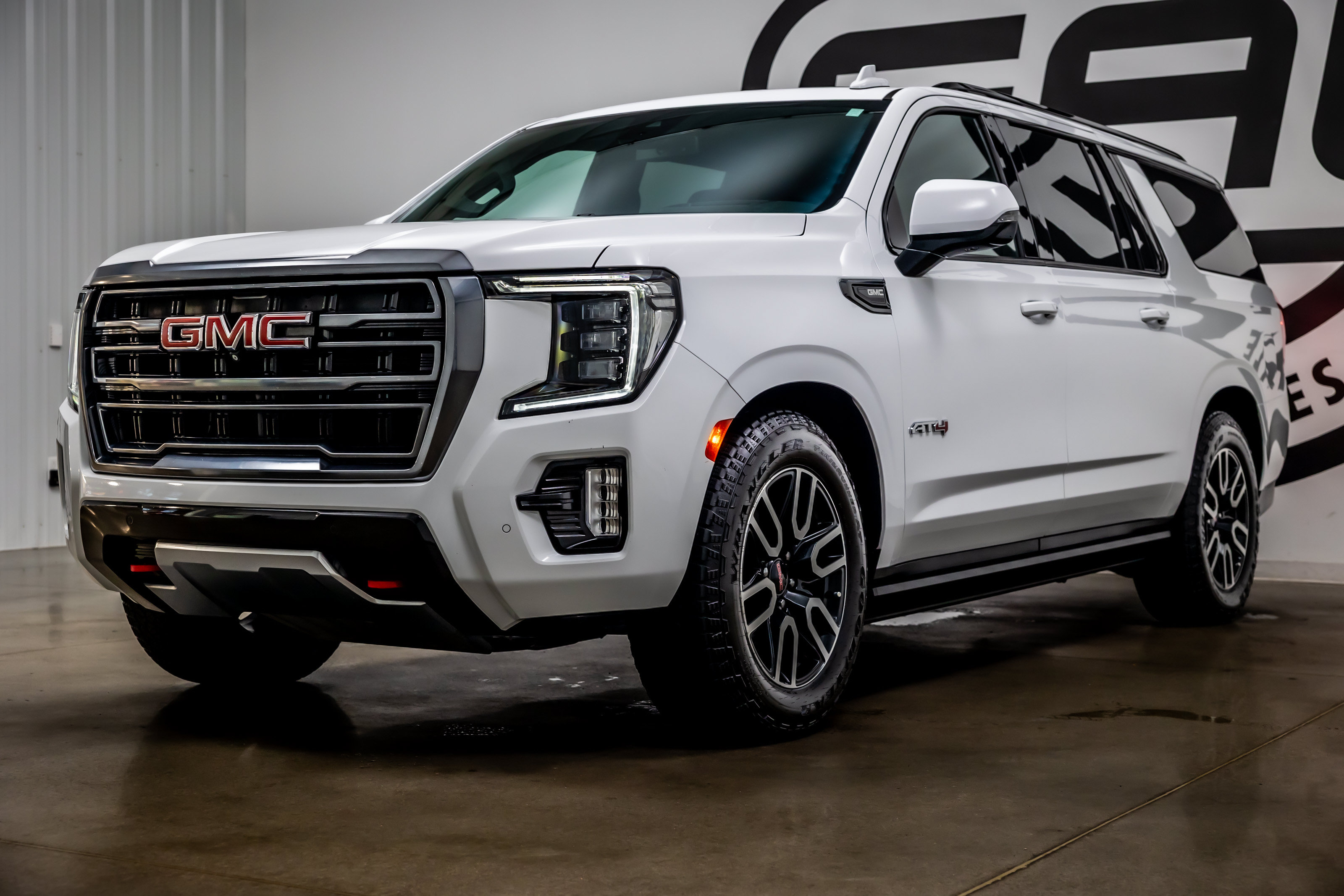 Used 2023 GMC Yukon XL AT4 w/ AT4 Premium Plus Package AWD/4WD image 32