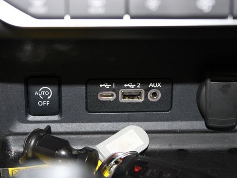 Used 2025 Nissan Sentra SR FWD image 29