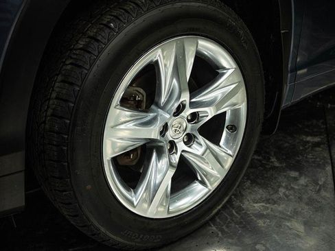 Used 2014 Toyota Highlander Limited Platinum AWD/4WD image 3