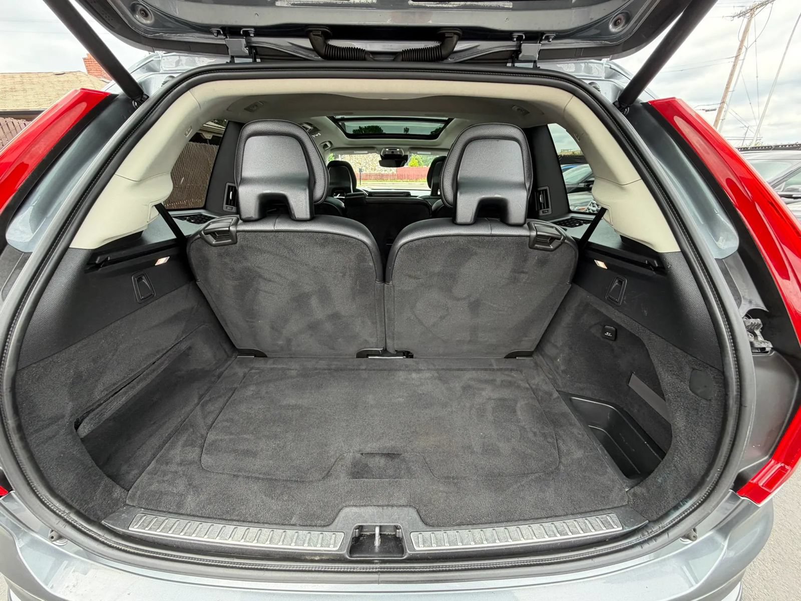 Used 2017 Volvo XC90 T6 Momentum AWD/4WD image 11