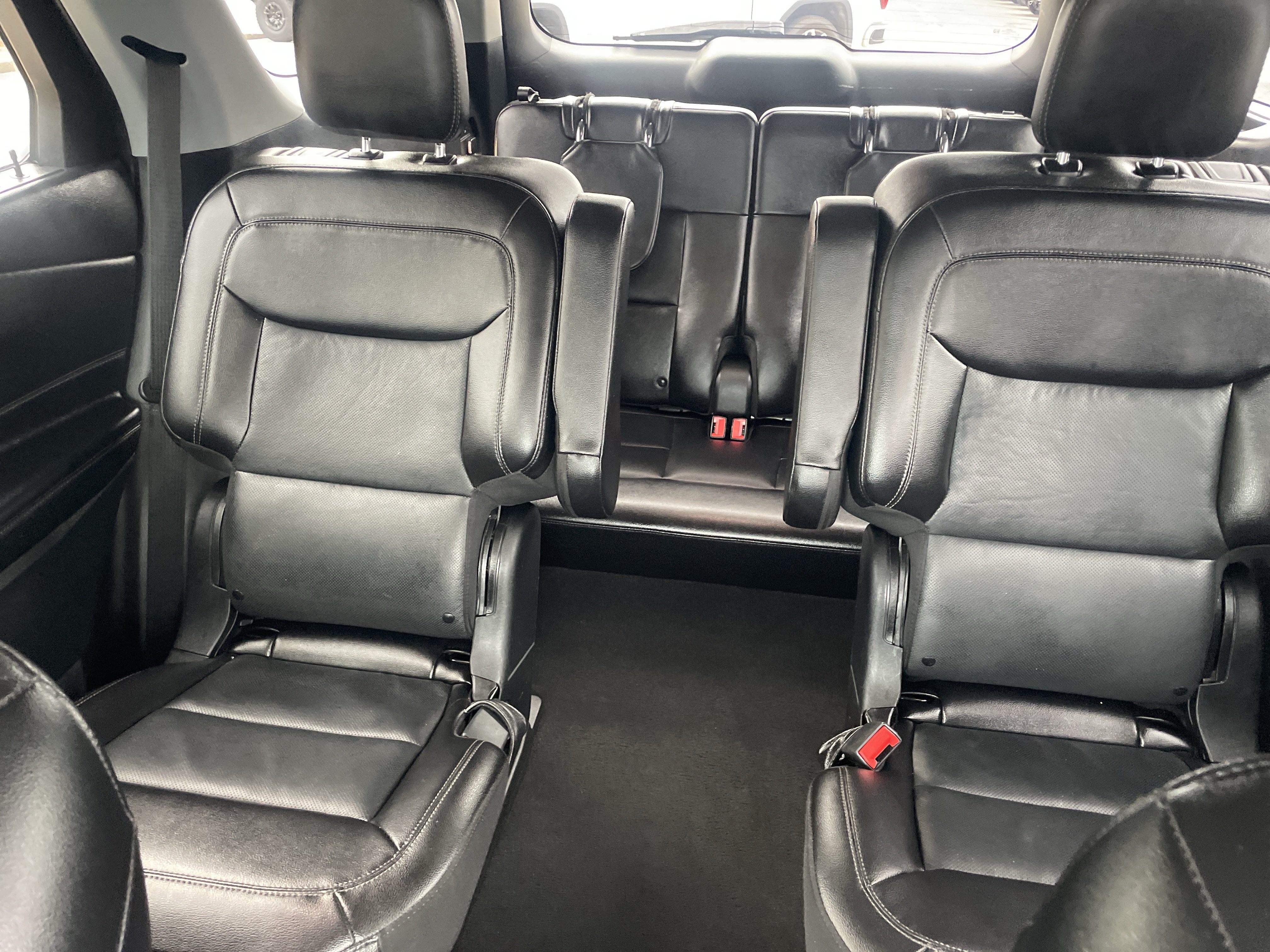 Used 2022 Ford Explorer Limited w/ Equipment Group 301A RWD image 17