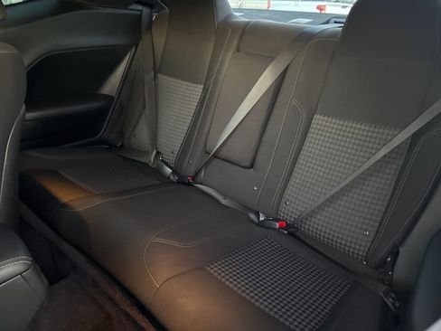 Used 2018 Dodge Challenger SXT image 29