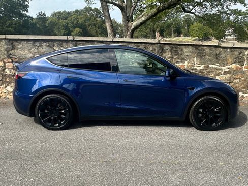 Used 2023 Tesla Model Y 2WD image 9