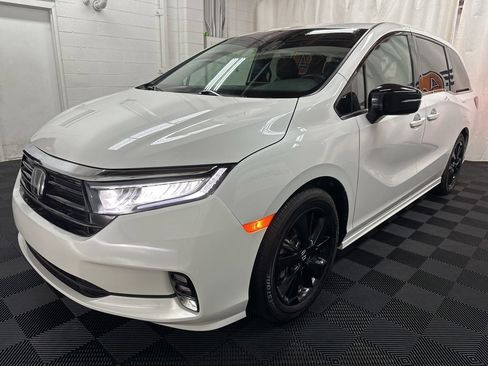Used 2024 Honda Odyssey Sport image 2