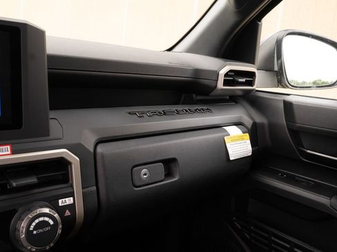 Used 2025 Toyota Tacoma SR image 27