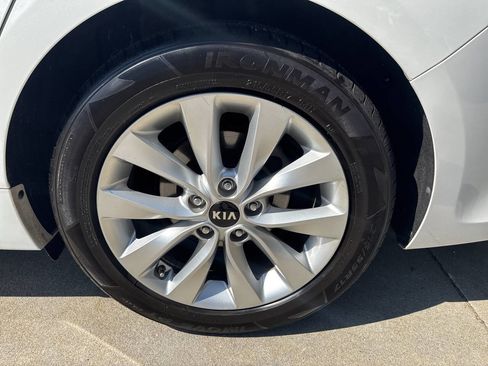 Used 2016 Kia Optima LX w/ Option Group 014 FWD image 22