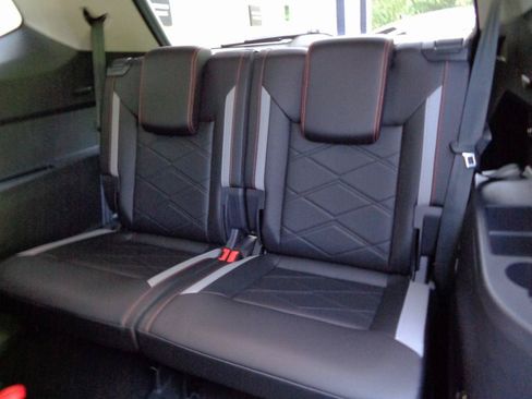 Used 2025 Volkswagen Atlas Peak Edition SE AWD/4WD image 17