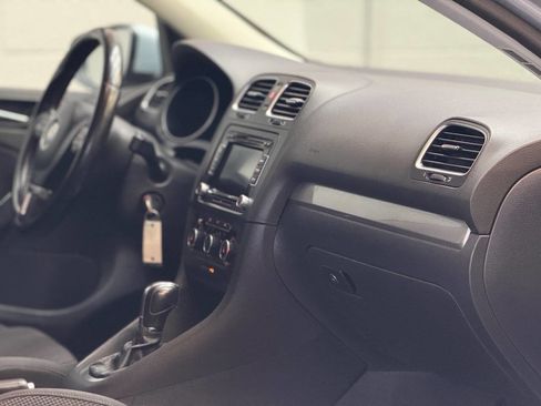 Used 2014 Volkswagen Golf 4-Door FWD image 2