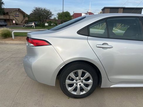 Used 2020 Toyota Corolla LE FWD image 6