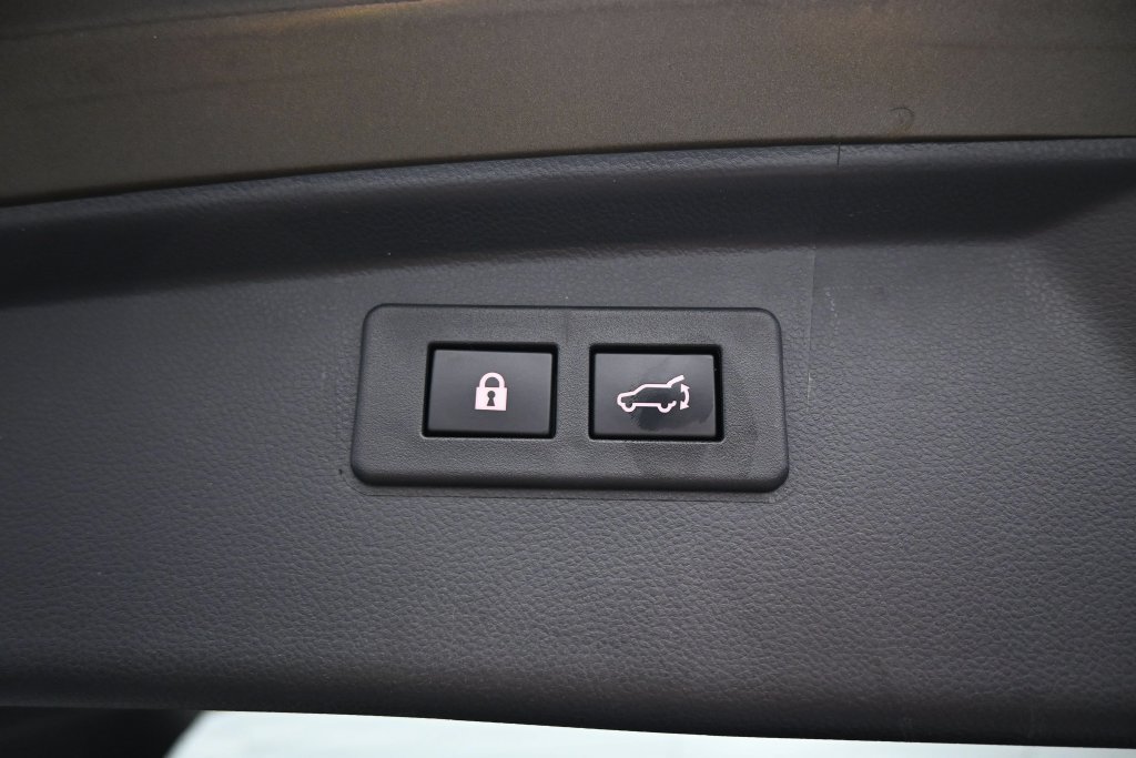 Used 2021 Subaru Outback Touring w/ Popular Package #2 AWD/4WD image 28