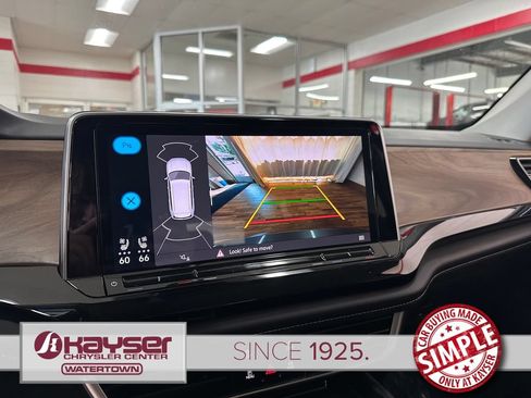 Used 2025 Volkswagen Atlas SE AWD/4WD image 23
