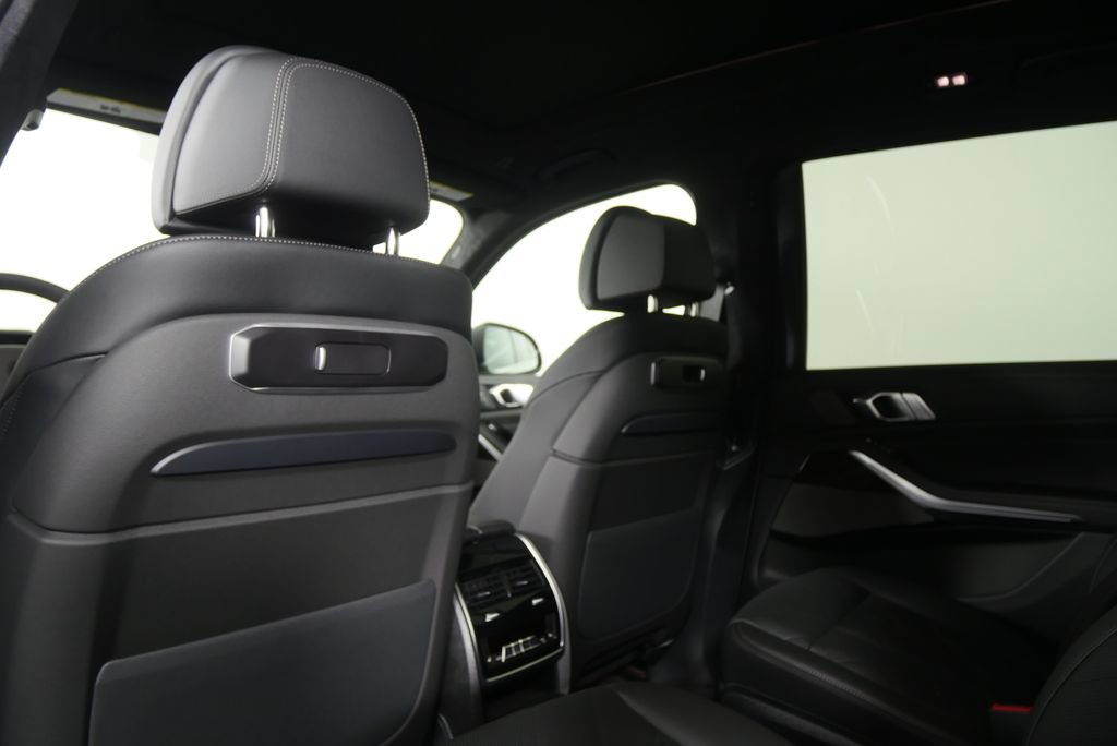 Certified 2027 BMW X7 xDrive40i w/ Premium Package AWD/4WD image 18