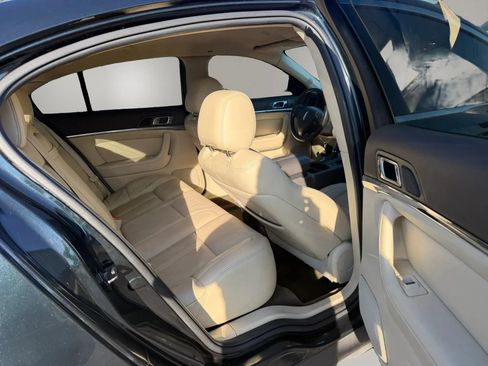 Used 2014 Lincoln MKS AWD image 26