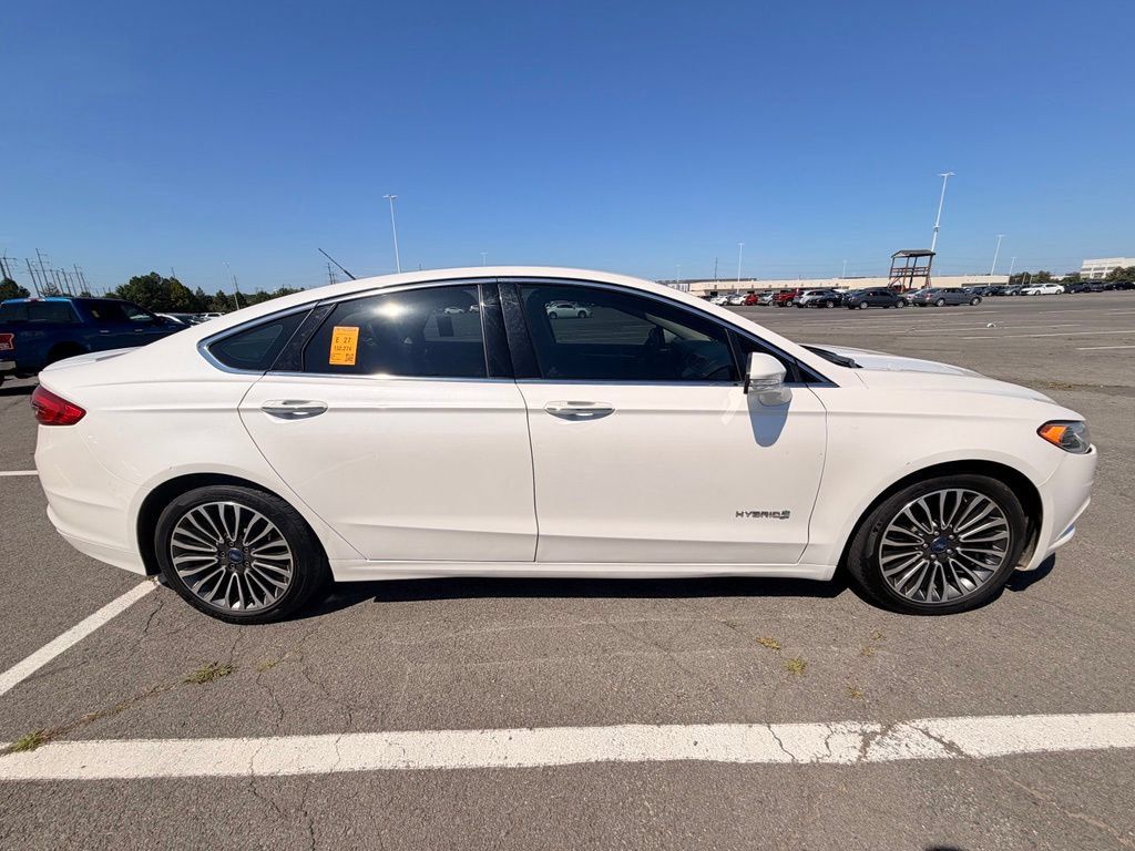 Used 2018 Ford Fusion Titanium FWD image 4