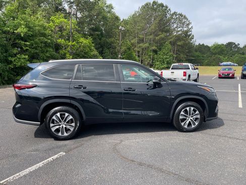 Used 2024 Toyota Highlander XLE FWD image 21