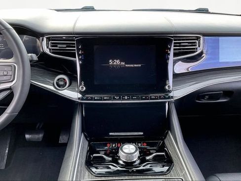 Used 2022 Jeep Wagoneer Series III w/ Premium Group I image 9