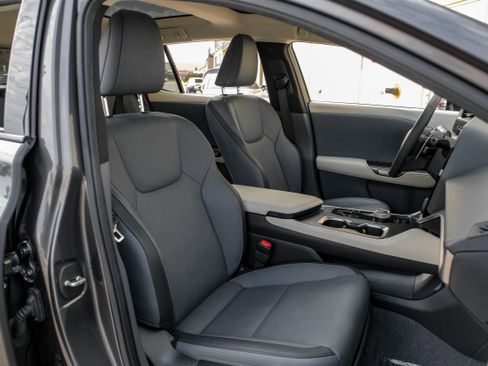 Used 2023 Lexus RZ 450e Premium image 30