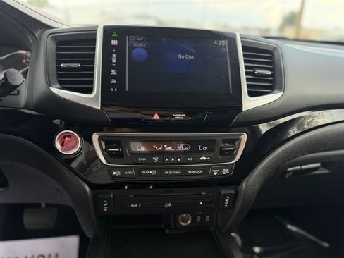 Used 2016 Honda Pilot Touring image 14