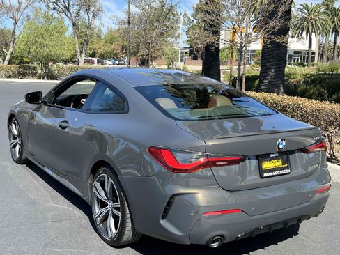 Used 2022 BMW 430i Coupe w/ M Sport Package RWD image 2