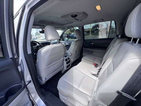 Used 2021 Honda Pilot Touring image 41