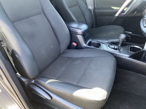 Used 2018 Toyota RAV4 LE w/ Carpet Mat Package AWD/4WD image 10