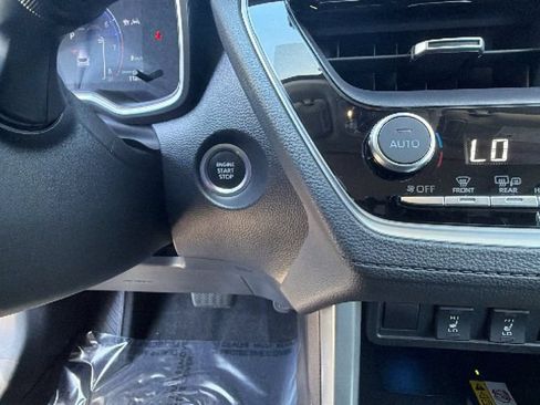 Used 2023 Toyota Corolla Cross XLE w/ Convenience Package FWD image 17