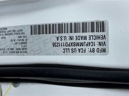 Used 2023 Jeep Cherokee Altitude Lux image 38