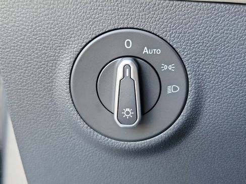 New 2026 Volkswagen Taos SE FWD image 25