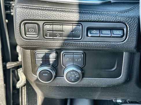 Certified 2021 GMC Yukon Denali image 18