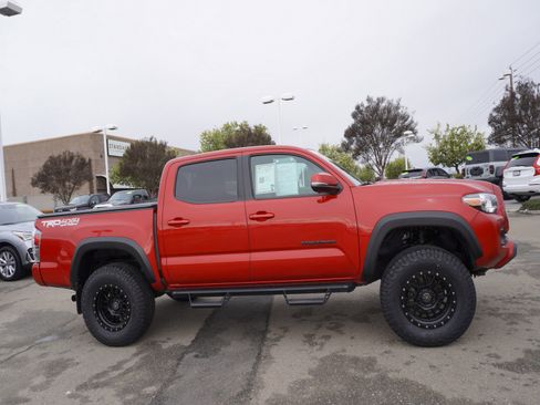Used 2022 Toyota Tacoma TRD Off-Road w/ Technology Package image 5