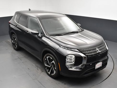 Used 2022 Mitsubishi Outlander ES AWD/4WD image 17
