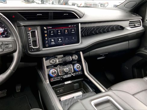 Used 2023 GMC Yukon XL Denali w/ Denali Reserve Package image 7