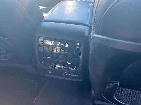 Used 2024 Jeep Grand Cherokee L Laredo image 27