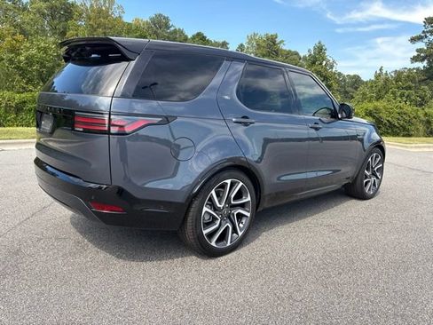 Used 2025 Land Rover Discovery Dynamic SE AWD/4WD image 2
