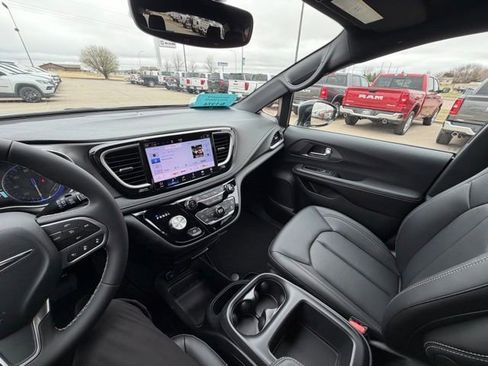 New 2026 Chrysler Pacifica Select image 19
