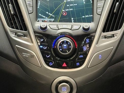 Used 2013 Hyundai Veloster w/ Tech Pkg FWD image 23